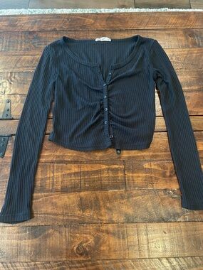 Pink Republic Black Ribbed Long-Sleeve Button Crop Top